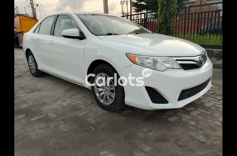 2012 Toyota Camry LE - 3/7