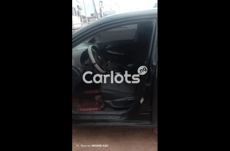 Black Toyota Corolla 2011 model