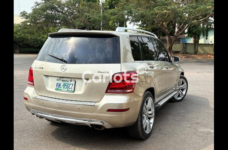 EXTREMELY CLEAN NIGERIAN USED MERCEDES BENZ GLK 350 2013 MODEL - 2/6