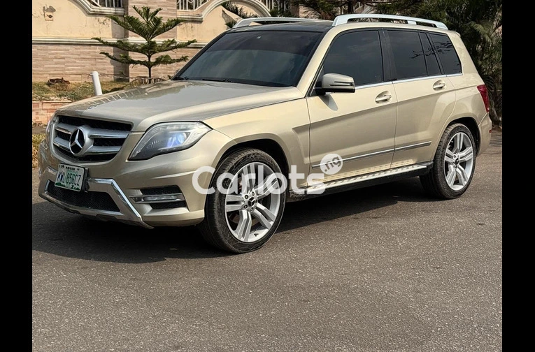 EXTREMELY CLEAN NIGERIAN USED MERCEDES BENZ GLK 350 2013 MODEL - 4/6