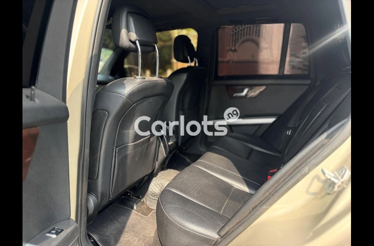 EXTREMELY CLEAN NIGERIAN USED MERCEDES BENZ GLK 350 2013 MODEL - 5/6