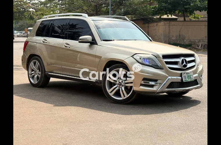 EXTREMELY CLEAN NIGERIAN USED MERCEDES BENZ GLK 350 2013 MODEL - 6/6