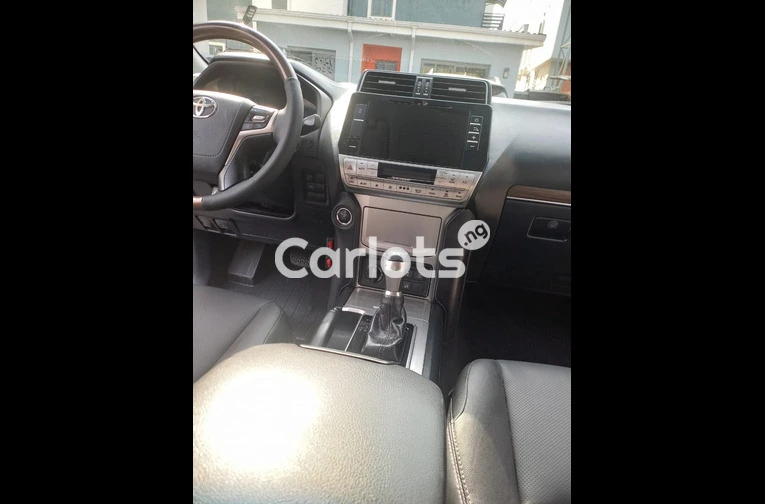 FOREIGN USED 2018 TOYOTA LANDCRUISER PRADO VX-L - 3/7