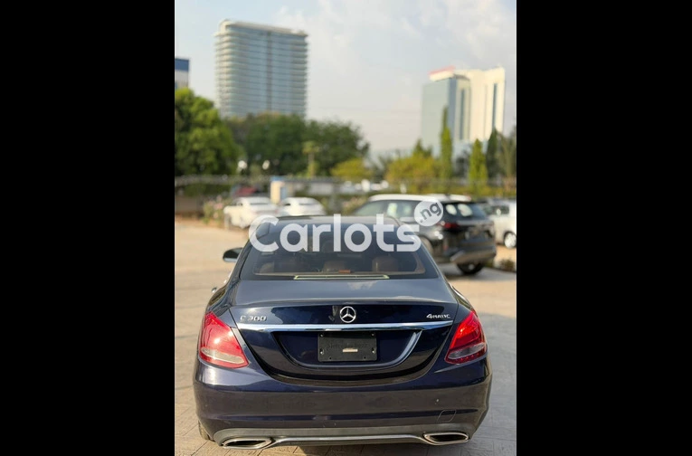 EXTREMELY CLEAN NIGERIAN USED MERCEDES BENZ C300 - 1/6