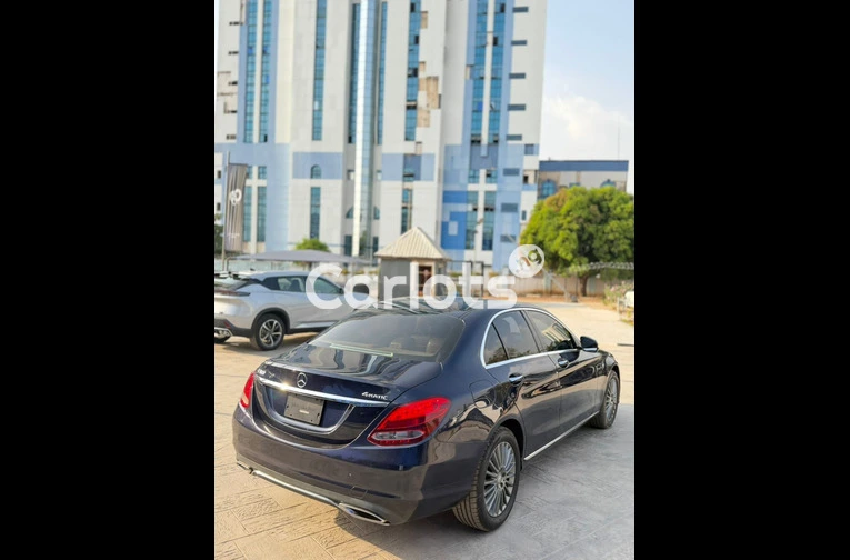 EXTREMELY CLEAN NIGERIAN USED MERCEDES BENZ C300 - 5/6