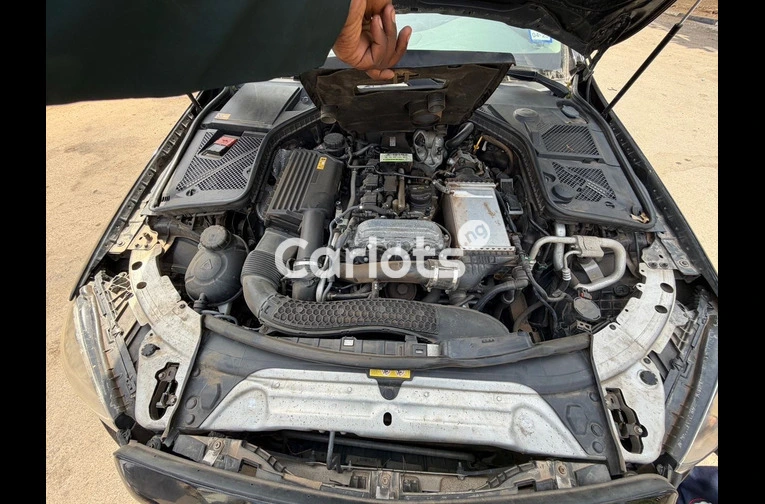 2016 MERCEDES C300 - 3/7