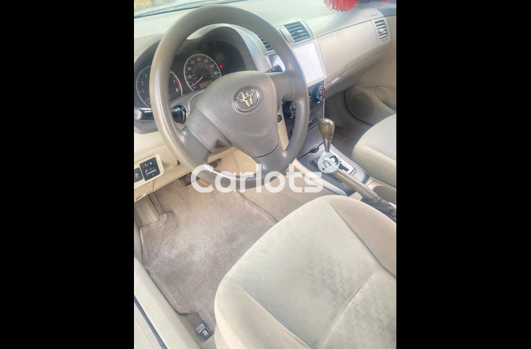 2009 TOYOTA COROLLA LE GOLD - 2/5