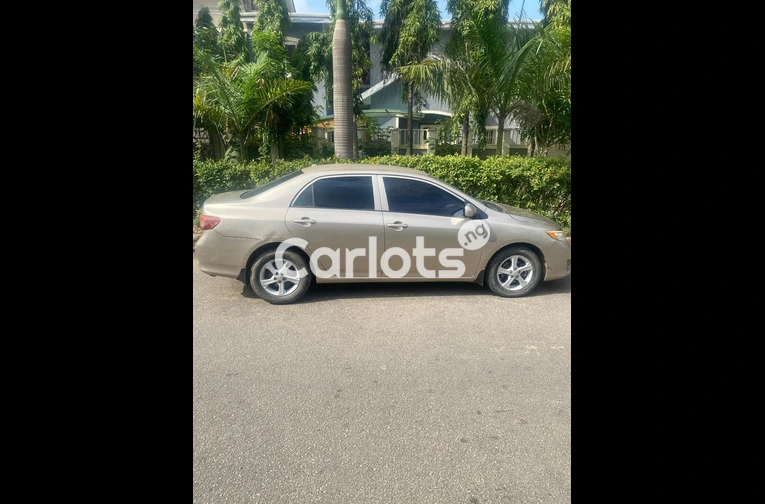 2009 TOYOTA COROLLA LE GOLD - 3/5