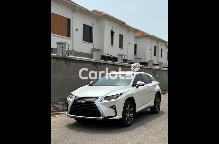 Premium lexus RX 350 - Luxury, Cruise control and Comfort.