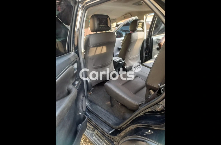 BOUGHT BRAND NEW 2017 TOYOTA FORTUNER SR5 - 4/7