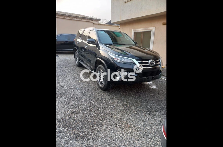 BOUGHT BRAND NEW 2017 TOYOTA FORTUNER SR5 - 6/7