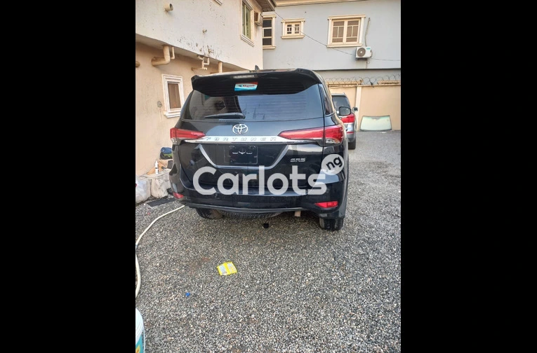 BOUGHT BRAND NEW 2017 TOYOTA FORTUNER SR5 - 7/7