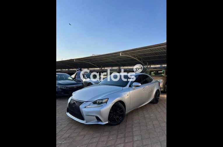 2015 LEXUS IS200T F-SPORT - 2/7