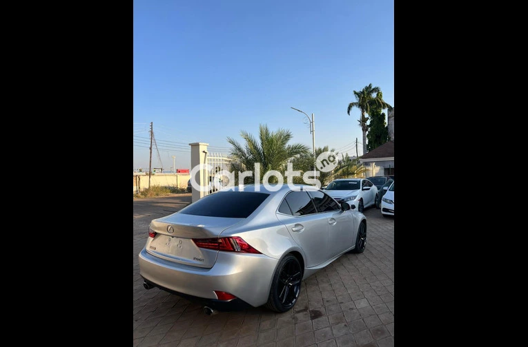 2015 LEXUS IS200T F-SPORT - 5/7