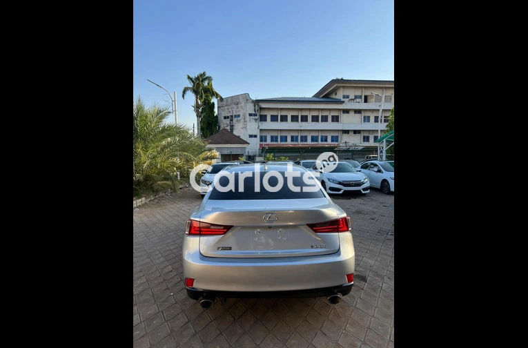 2015 LEXUS IS200T F-SPORT - 6/7