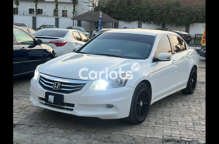 unregistered 2009 Honda Accord - 2/7