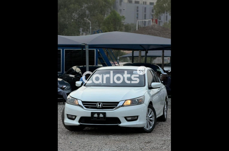 Distress Foreign used 2013 Honda Accord - 1/7