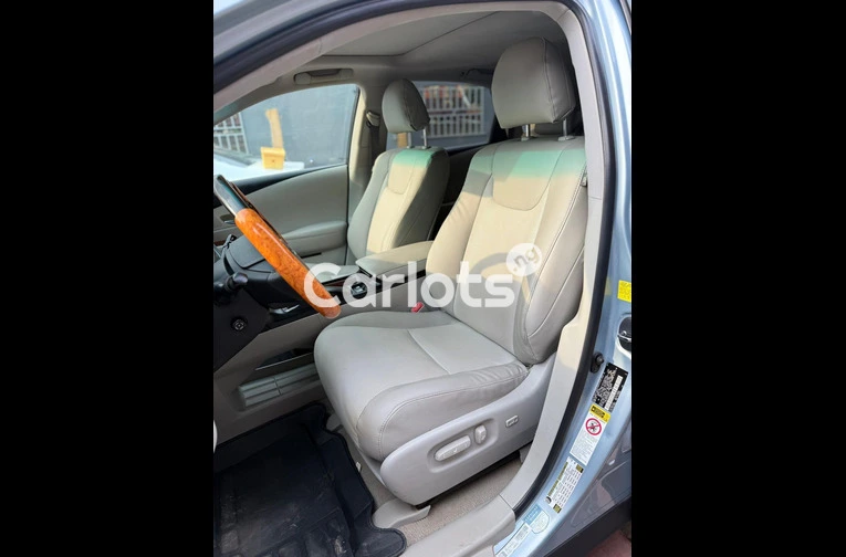 Registered 2010 Lexus RX50 - 4/7