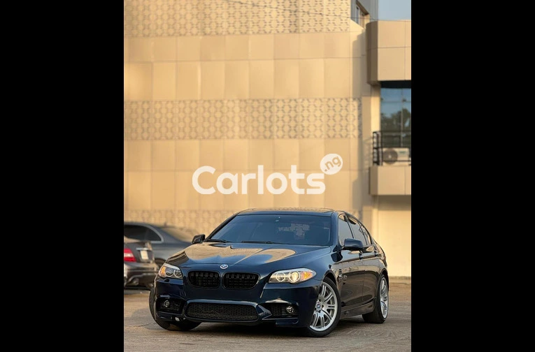 2011 BMW 5 SERIES 528i - 2/7