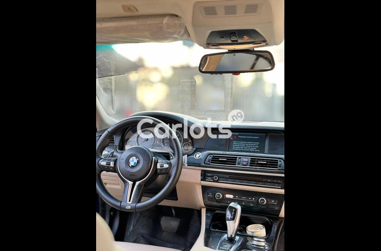 2011 BMW 5 SERIES 528i - 3/7