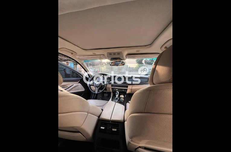 2011 BMW 5 SERIES 528i - 4/7