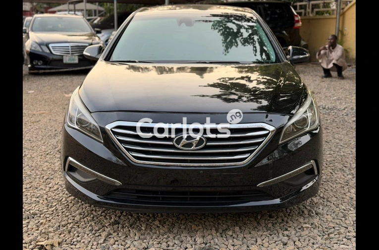 Distress foreign used 2016 Hyundai sonata - 1/7
