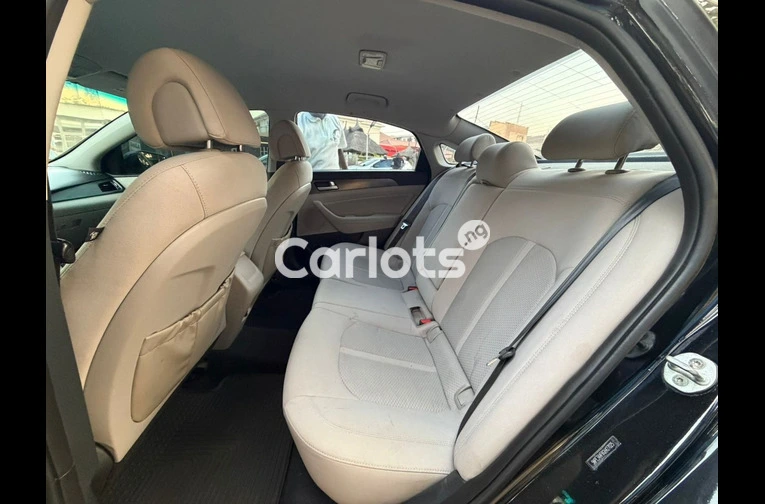 Distress foreign used 2016 Hyundai sonata - 7/7