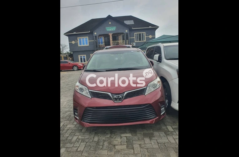 2014 Toyota Sienna XLE