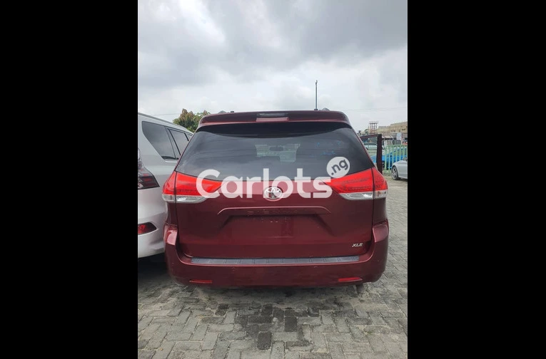 2014 Toyota Sienna XLE - 7/7