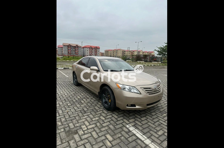 Distress Toyota Camry 2007 painted