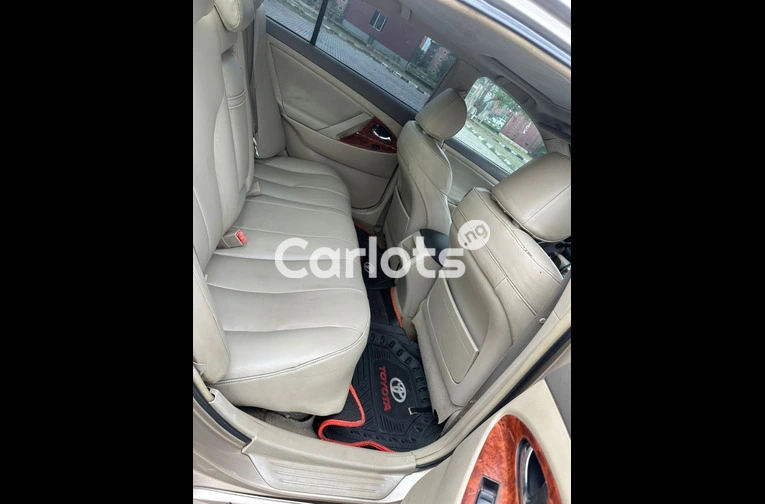 Distress Toyota Camry 2007 painted - 5/7