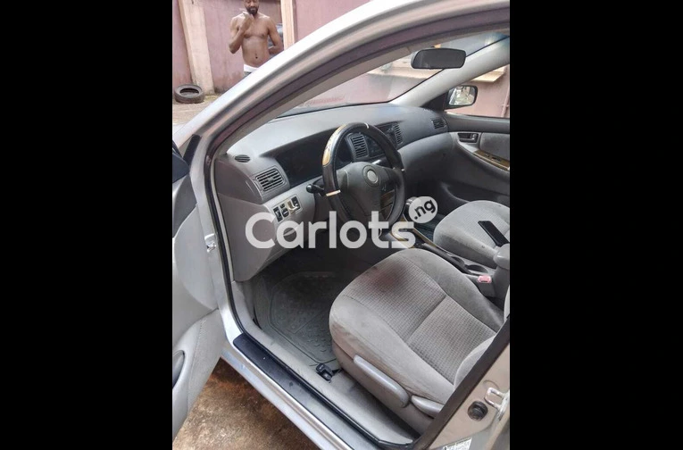 2005 TOYOTA COROLLA - 2/5