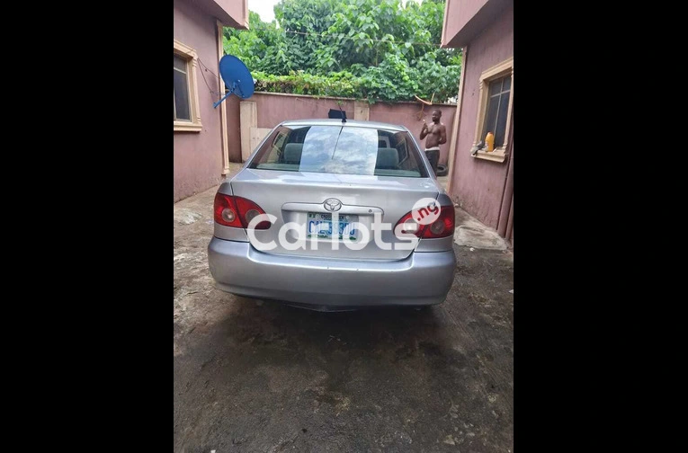 2005 TOYOTA COROLLA - 3/5