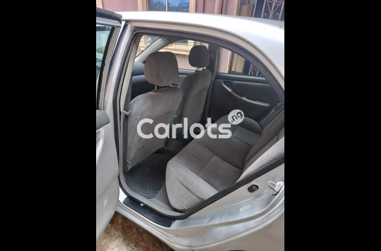 2005 TOYOTA COROLLA - 4/5