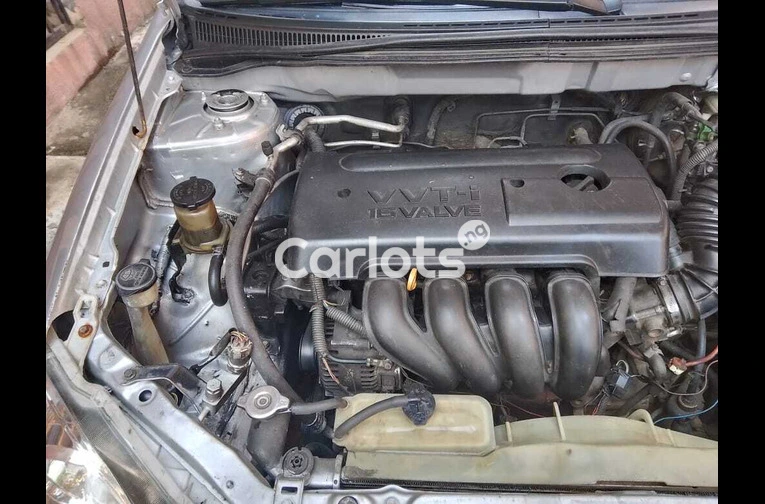 2005 TOYOTA COROLLA - 5/5