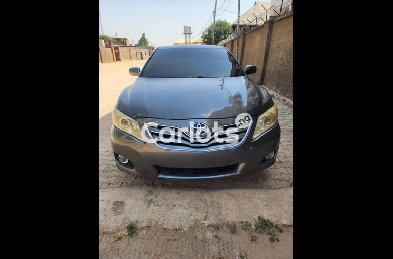 Used Toyota Camry 2009 - 2/6