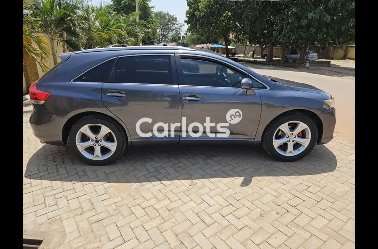 Toyota Venza 2009 model - 2/6