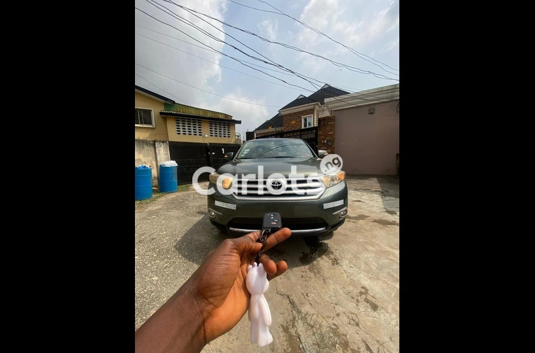 BELGIUM GRADE 2011 TOYOTA HIGHLANDER LIMITED