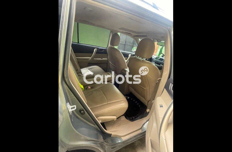 BELGIUM GRADE 2011 TOYOTA HIGHLANDER LIMITED - 3/7