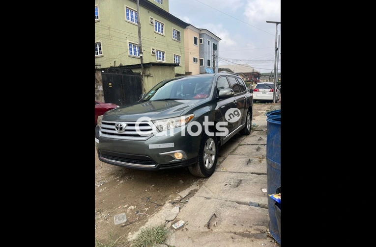 BELGIUM GRADE 2011 TOYOTA HIGHLANDER LIMITED - 6/7