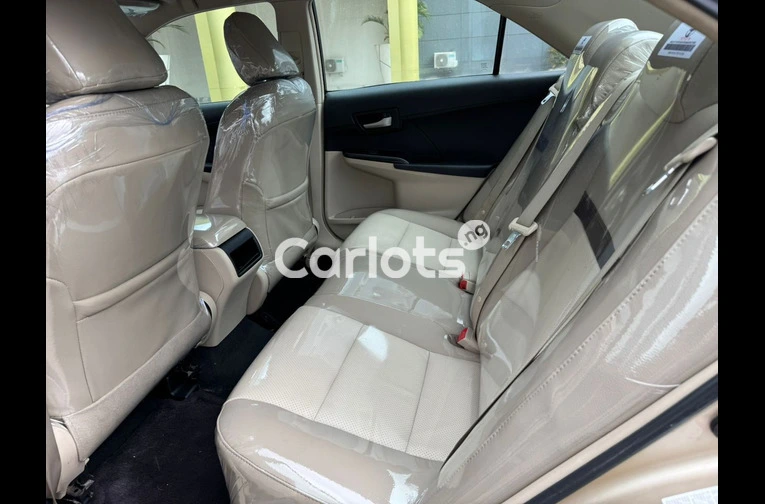 2012 Toyota Camry - 2/7