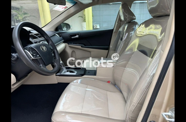 2012 Toyota Camry - 3/7
