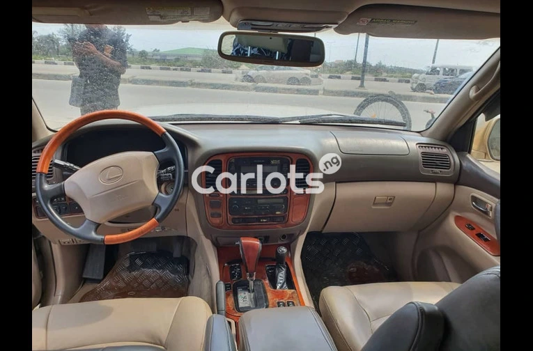 REGISTERED LEXUS LX 470 2007 MODEL - 3/7