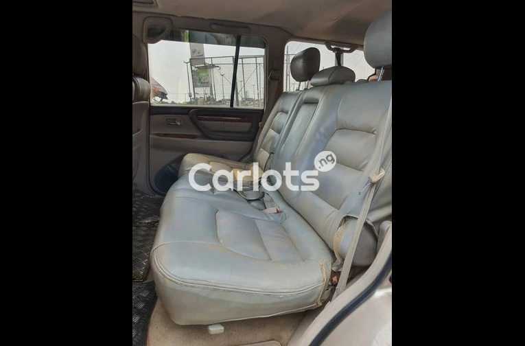 REGISTERED LEXUS LX 470 2007 MODEL - 4/7