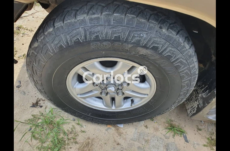 REGISTERED LEXUS LX 470 2007 MODEL - 5/7