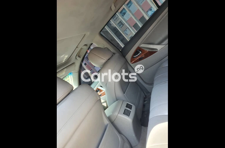 Registered 2009 Toyota Camry XLE - 2/7