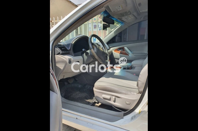 Registered 2009 Toyota Camry XLE - 3/7