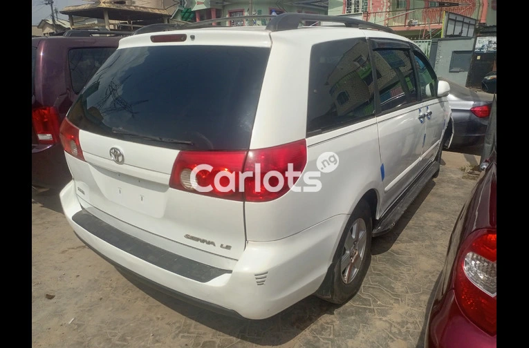 Toyota Sienna le 2006 white - 5/7