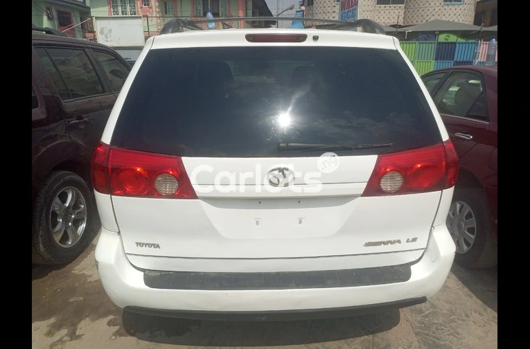 Toyota Sienna le 2006 white - 7/7