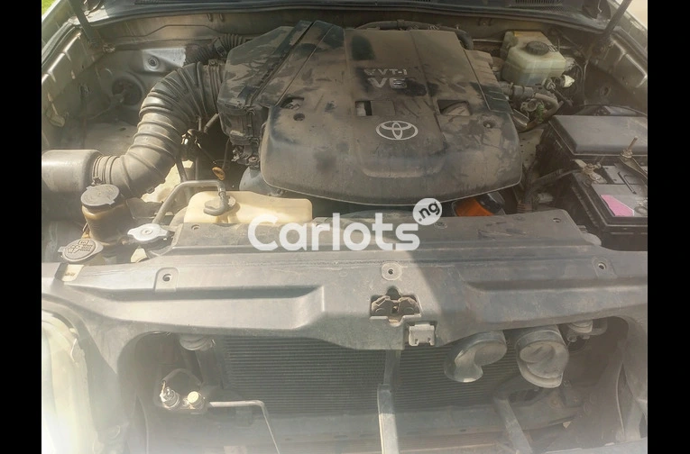 Toyota 4Runner 2005 Silver - 2/7